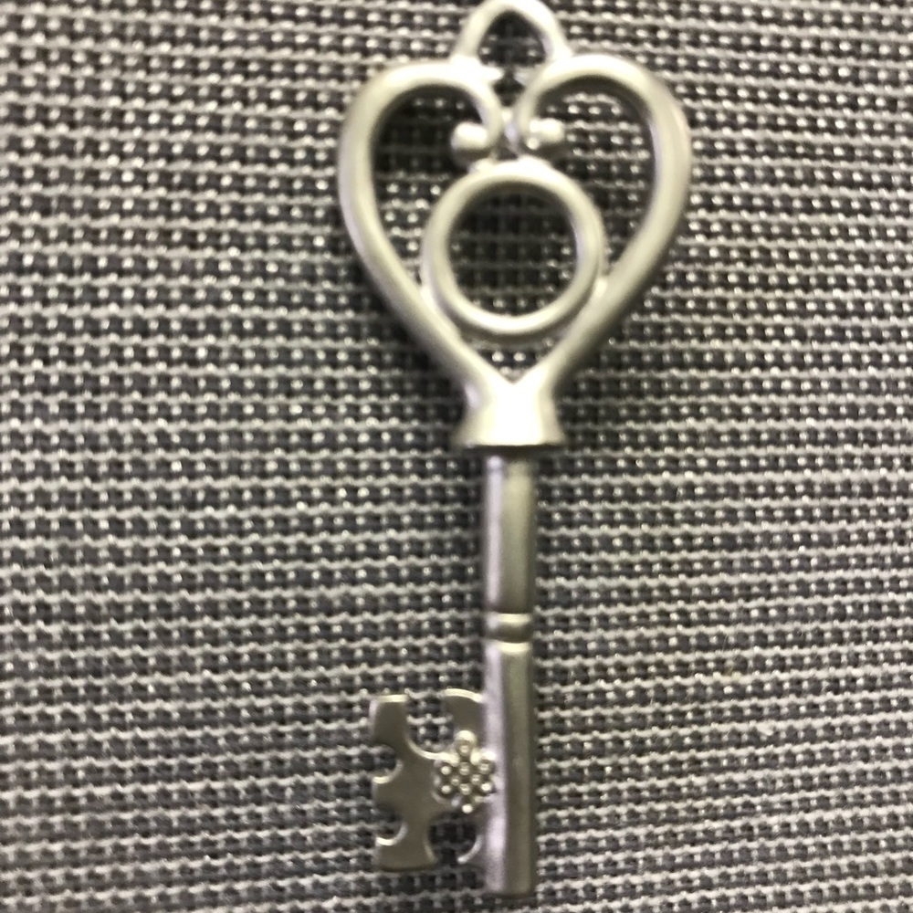 Scroll key pendant
